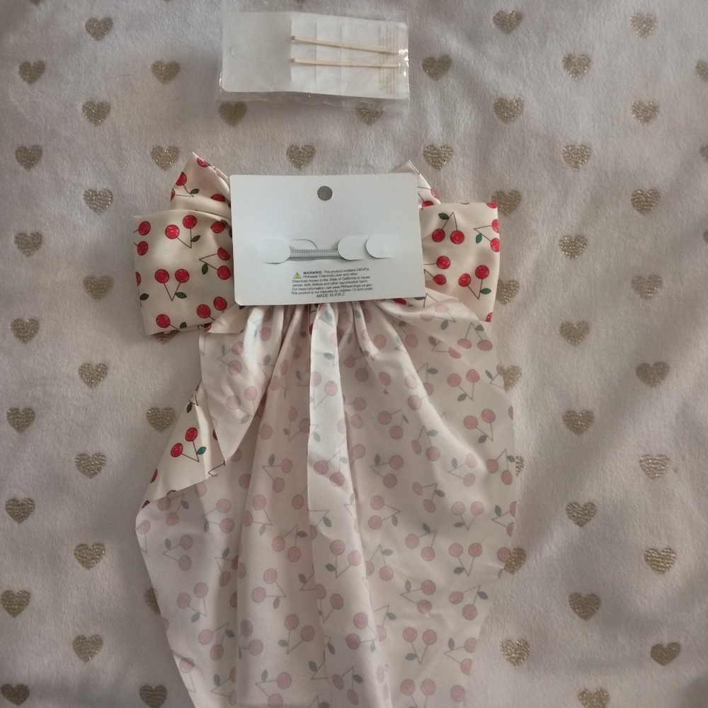✂️3/$15 *NWT* Pretty Cherry Print Hair Bow and Clip Set - Picture 3 of 4